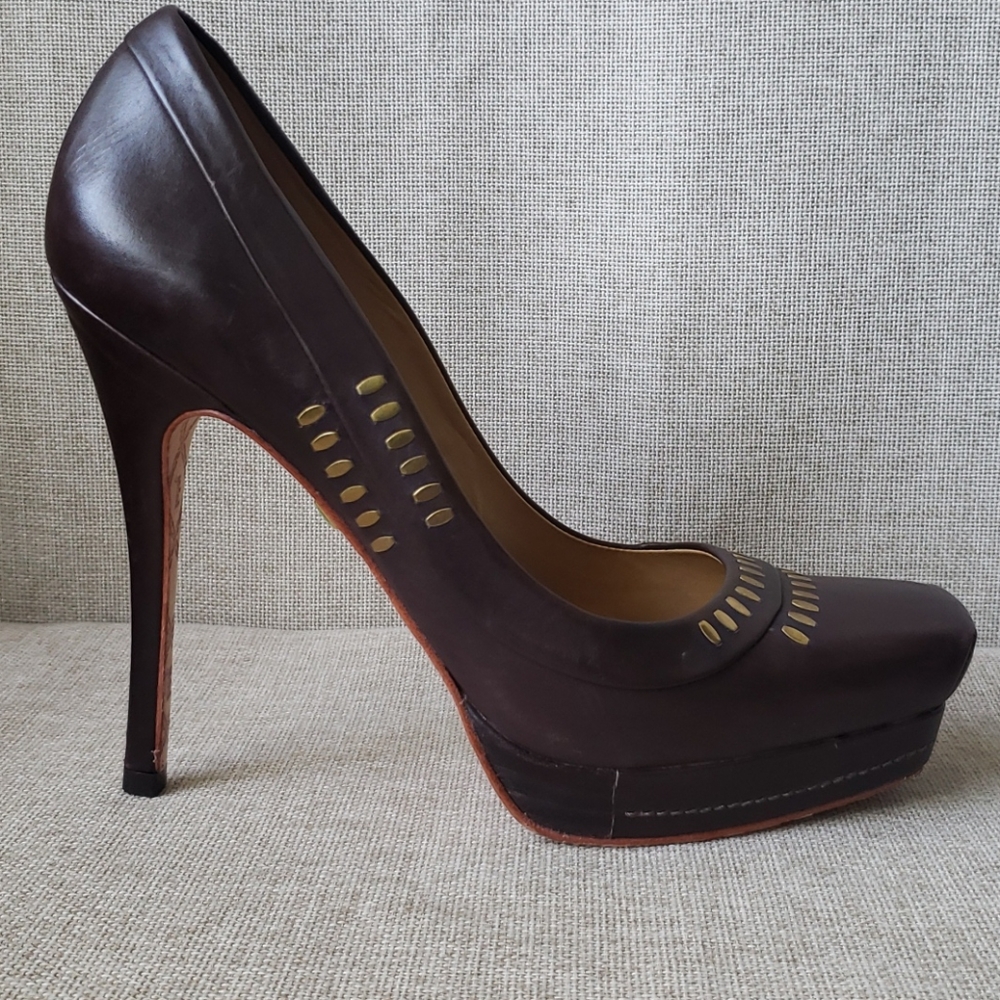 L.A.M.B. Leather Studded Accents Pumps. Size 8.5